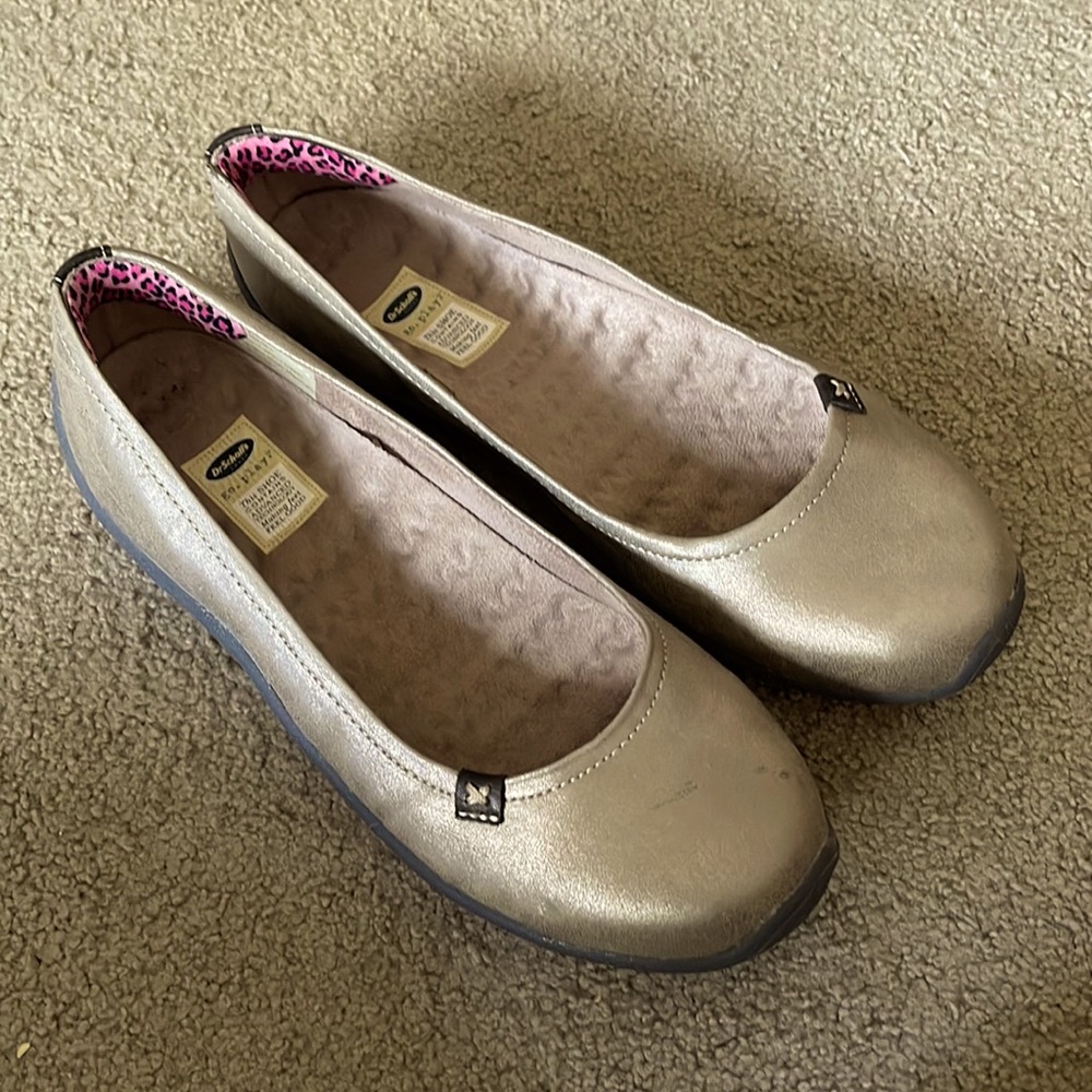 Dr Scholls flats. In great shape and in like new condition!